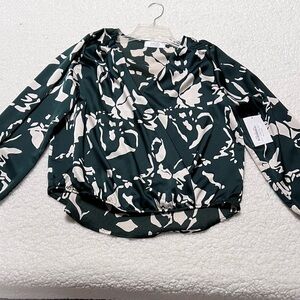 NWT Mod on Trend( Boutique in St Louis MO) surplice blouse Large